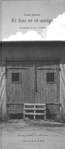 Et hus er et ansigt, Gyldendal ISBN: ISBN 87-00-63337-2 Louis Jensen. En bog for b�rn om arkitektur og kvalitet. Gyldendal 1998.
Grafisk form: Jens Bertelsen.